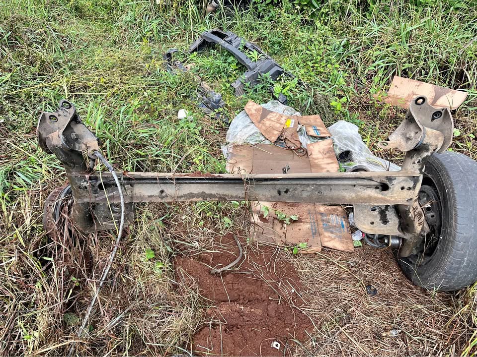 nissan np200 rear axle & hubs - Private Seller nissan np200 rear axle & hubs - Private Seller