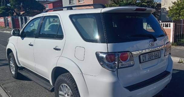 Toyota Fortuner 3.0 d4d 4x2 manual 7 seater2012 model very good condition
