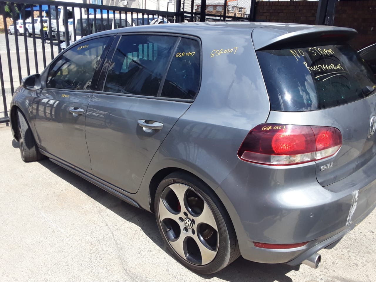 golf 6 r stripping for spares