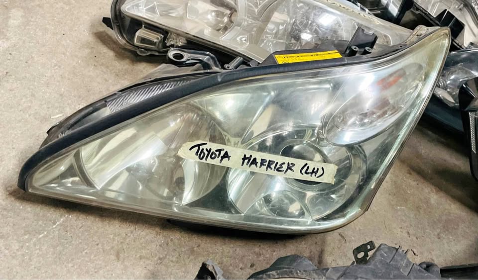 Toyota Harrier headlight - Private Seller Toyota Harrier headlight - Private Seller