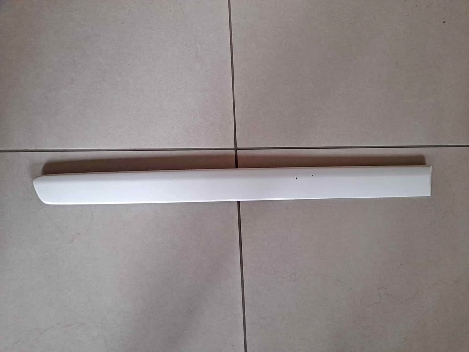 VW POLO 03/09 REAR RIGHT SIDE DOOR BEADING FORSALE