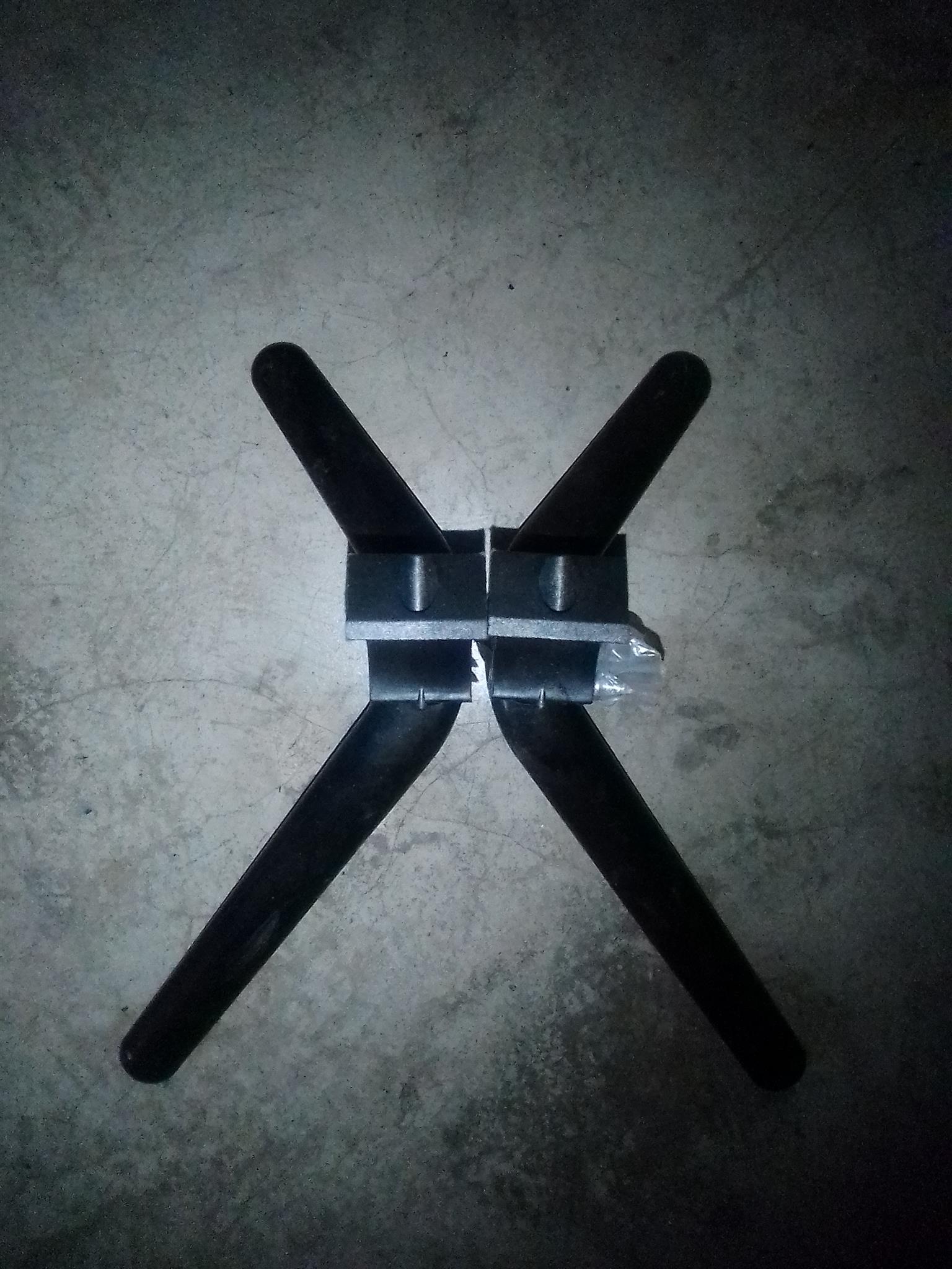 A pair of stand legs of a Telefunken 40"LED TV(model no : LEDN40D36P). A pair of stand legs of a Telefunken 40"LED TV(model no : LEDN40D36P).