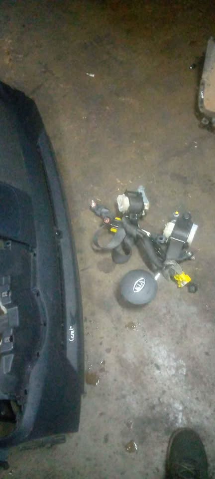 Kia cerato complete airbags set - Private Seller Kia cerato complete airbags set - Private Seller
