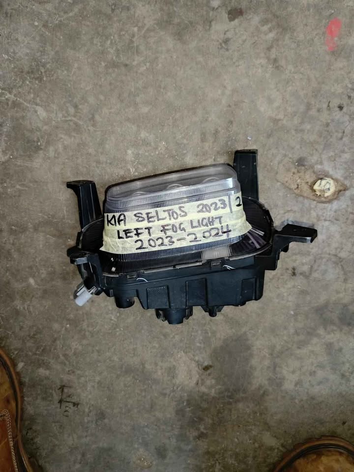KIA SORENTO LEFT FOGLIGHT - Private Seller KIA SORENTO LEFT FOGLIGHT - Private Seller
