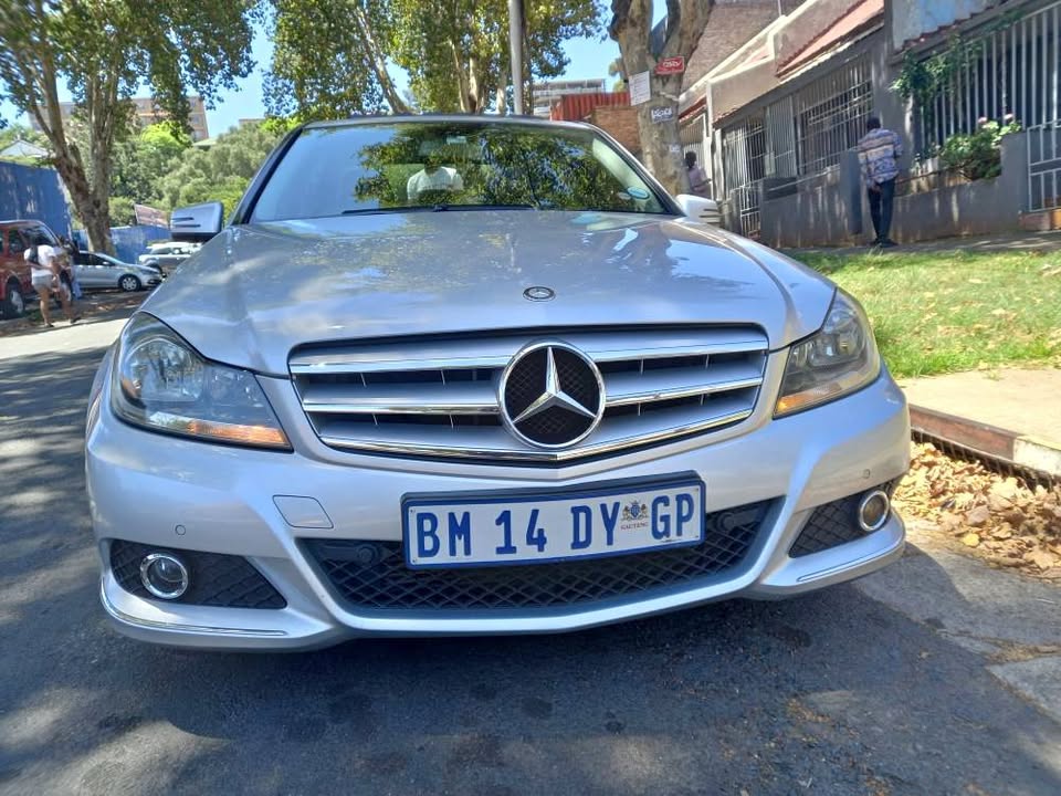2011 MERCEDES BENZ C180 BLUE EFFICIENCY PETROL, AUTOMATIC, SILVER COLOR, MILEAGE 167,000KMS