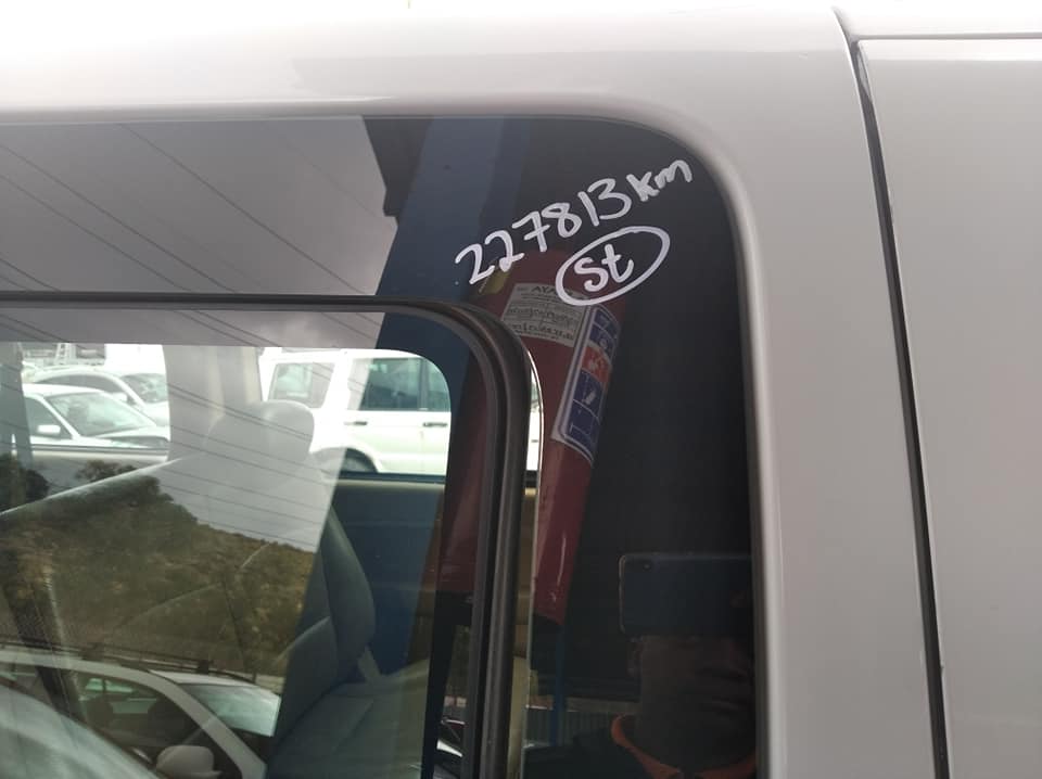 Hyundai h1 crew bus engine starts , accident damaged - Private Seller