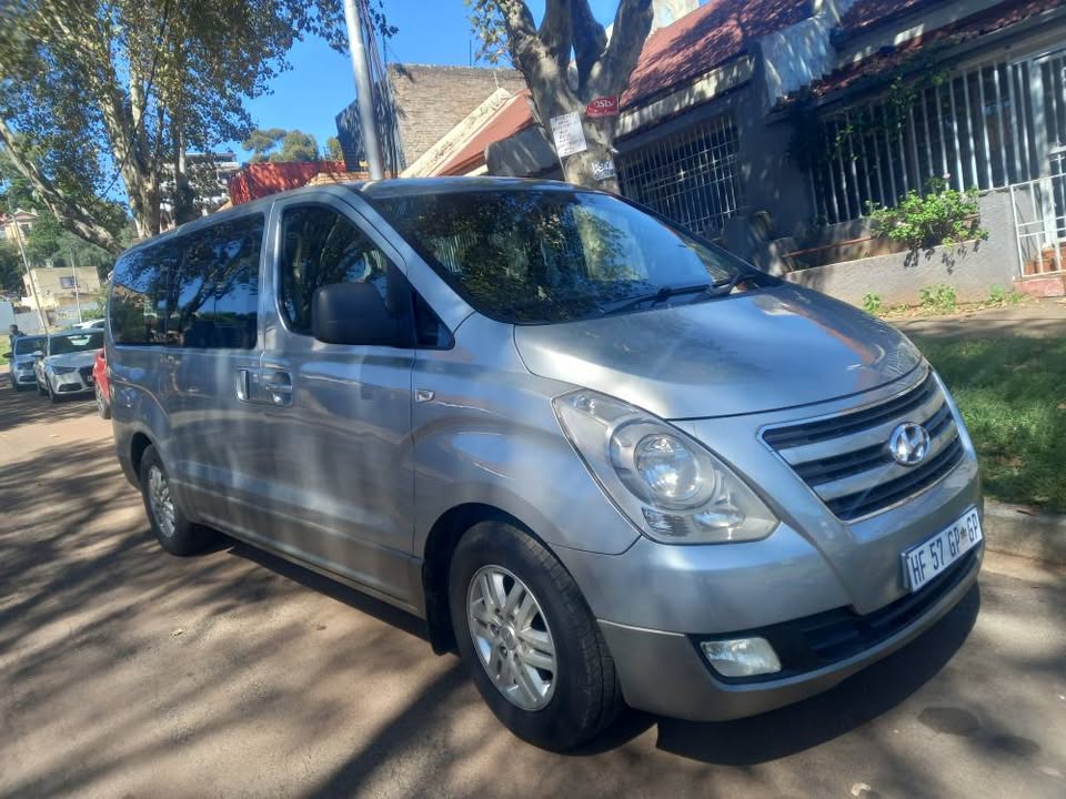 2018 Hyundai H-1 BUS 2.5 Diesel, Automatic, Silver, 126000kms Spare KEY.