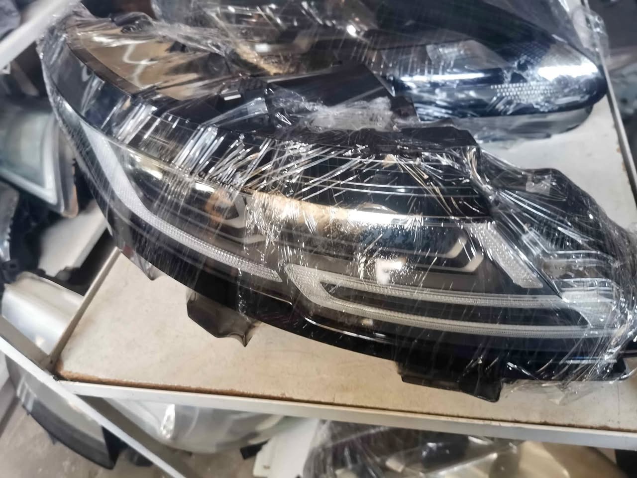 Range Rover Evoque 2024 complete right headlight - Private Seller Range Rover Evoque 2024 complete right headlight - Private Seller