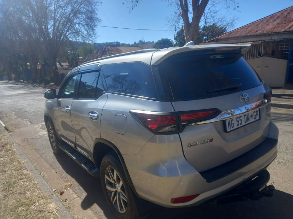 2020 Toyota Fortuner 2.8 GD-6 Diesel, Automatic 4x2, Grey, 97000kms, Full service history.