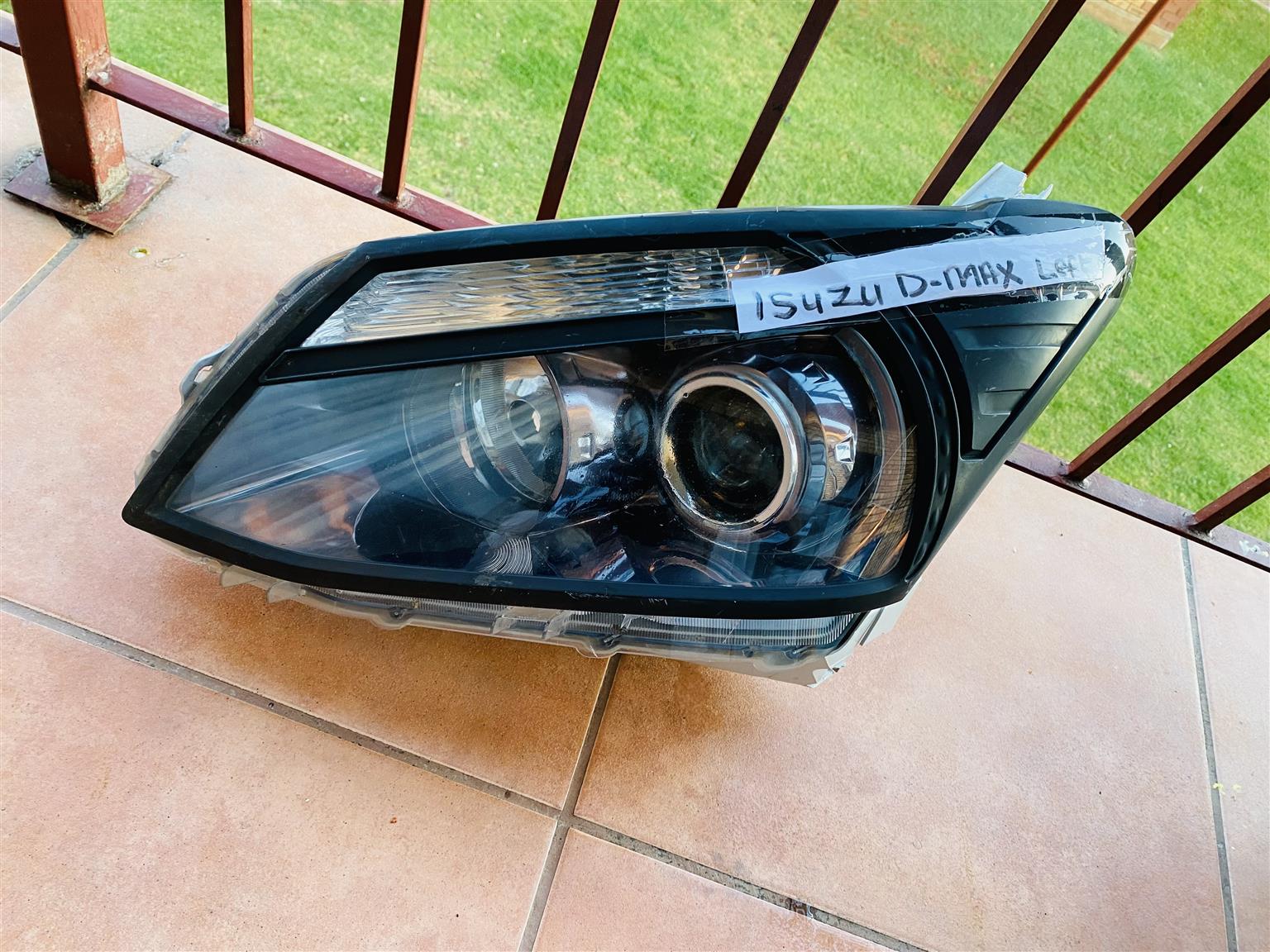 Isuzu d-max xenon left headlight - Private Seller