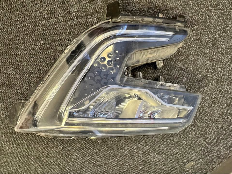 Mahindra XUV700 LH headlamp (with modules and brackets) - Private Seller Mahindra XUV700 LH headlamp (with modules and brackets) - Private Seller