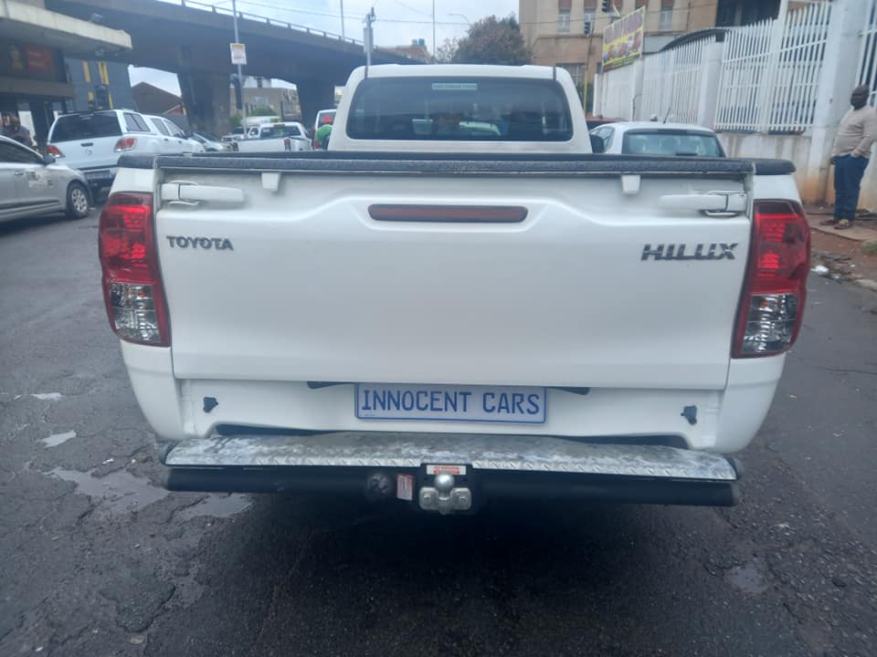 2018 TOYOTA HILUX 2.4 GD6 DIESEL, SINGLE CAB BAKKIE, WHITE COLOUR,