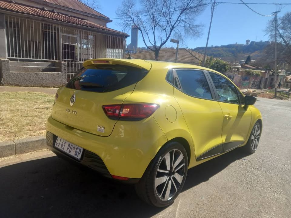 2015 Renault Clio 900T Manual, Petrol, Yellow, Service book,