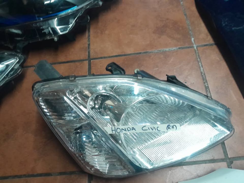 Honda civic Right Headlight - Private Seller