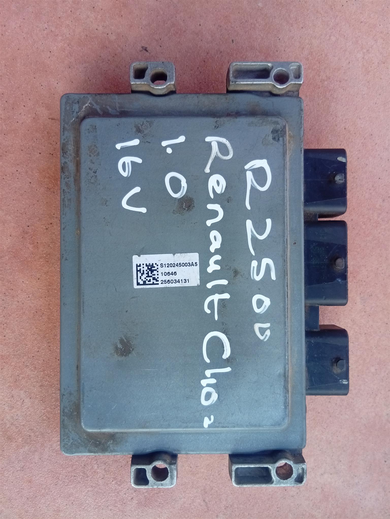 Renault Logan Clio 2 1.0 16v 2008 ECU computer box 8200454467 - Private Seller Renault Logan Clio 2 1.0 16v 2008 ECU computer box 8200454467 - Private Seller