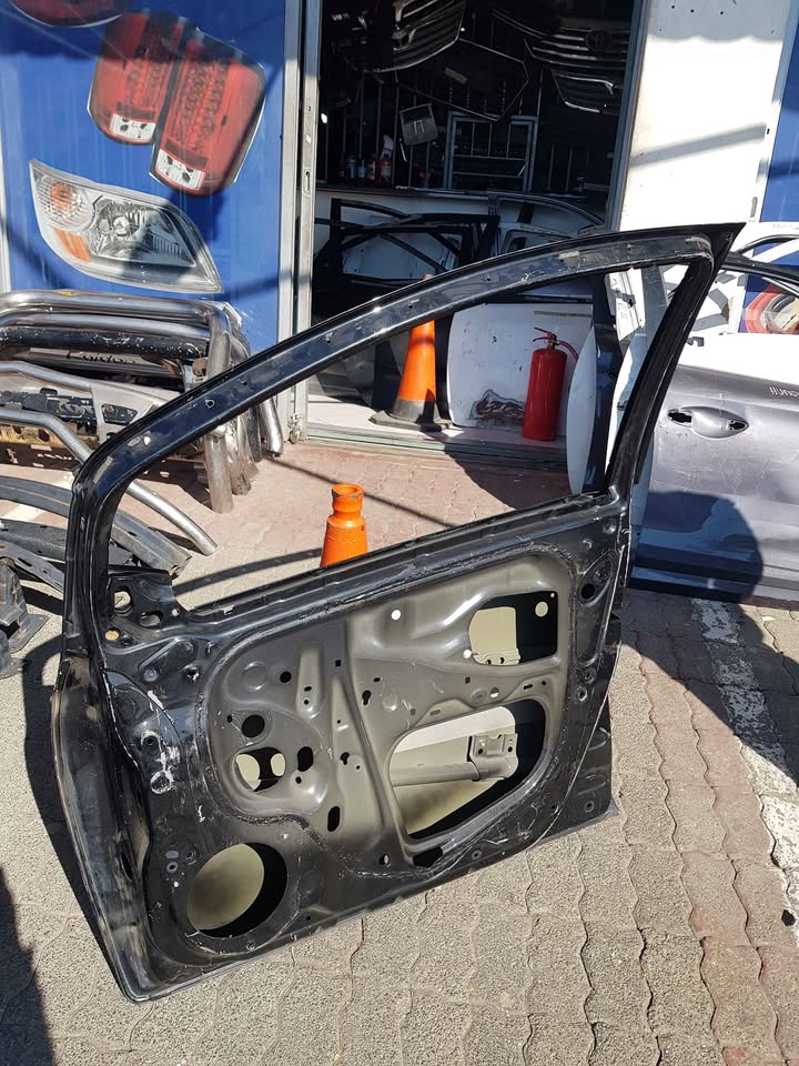 TOYOTA YARIS 2006-13 DOOR - Private Seller
