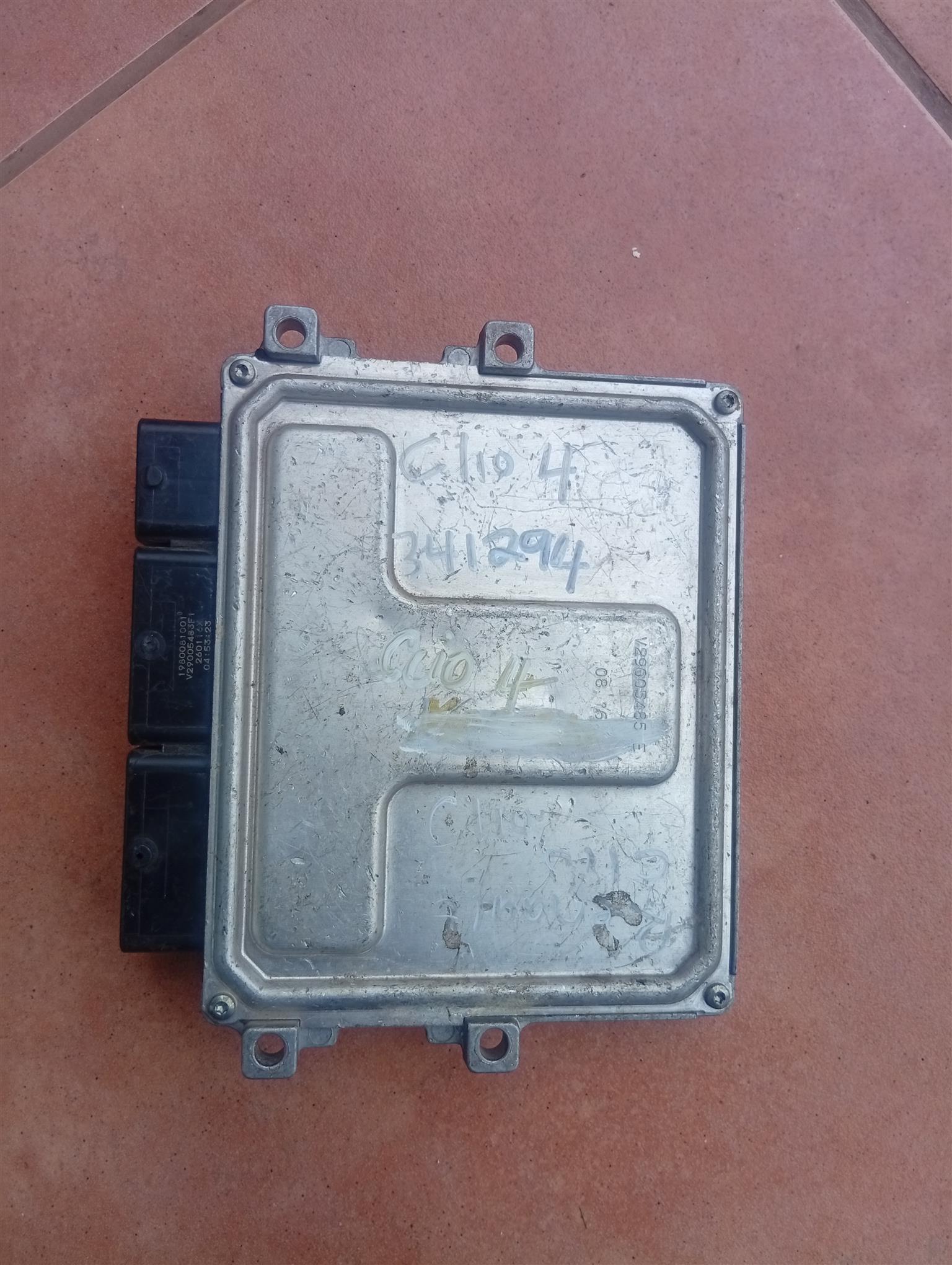 Renault Clio 4 captur 0.9tce ECU computer box 160820040 237103352R V50 - Private Seller Renault Clio 4 captur 0.9tce ECU computer box 160820040 237103352R V50 - Private Seller