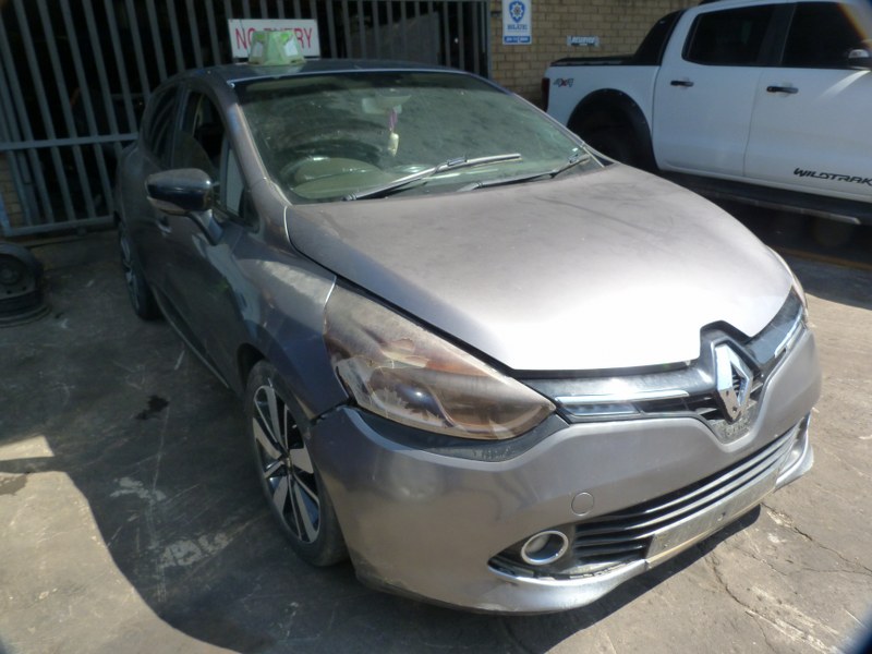 Renault Clio IV 900T Expression Manual H4B - 2016 SPARESBOYZ STRIPPING FOR SPARE - Private Seller