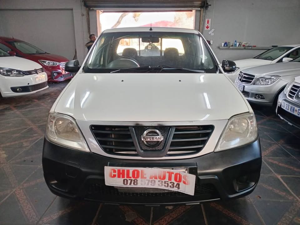 2012 Nissan np200 1.6i MAUNAL  White 98000km