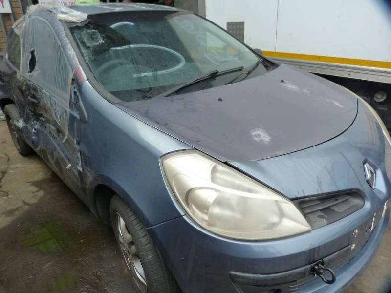 STRIPPING Renault Clio III 1.6 Dynamique Manual - 2007 - Private Seller STRIPPING Renault Clio III 1.6 Dynamique Manual - 2007 - Private Seller