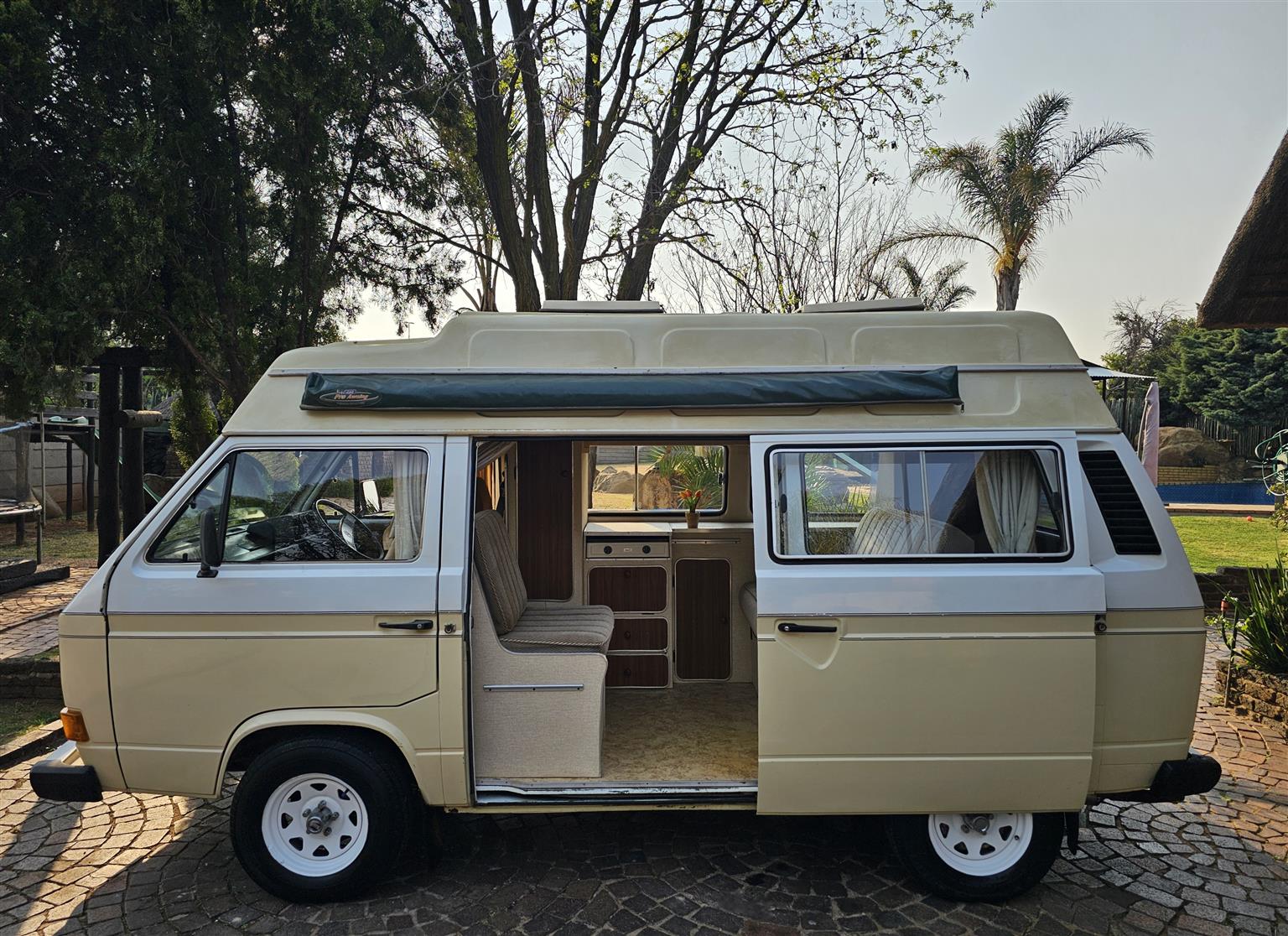 Volkswagen Microbus Camper Motorhome | Junk Mail Marketplace