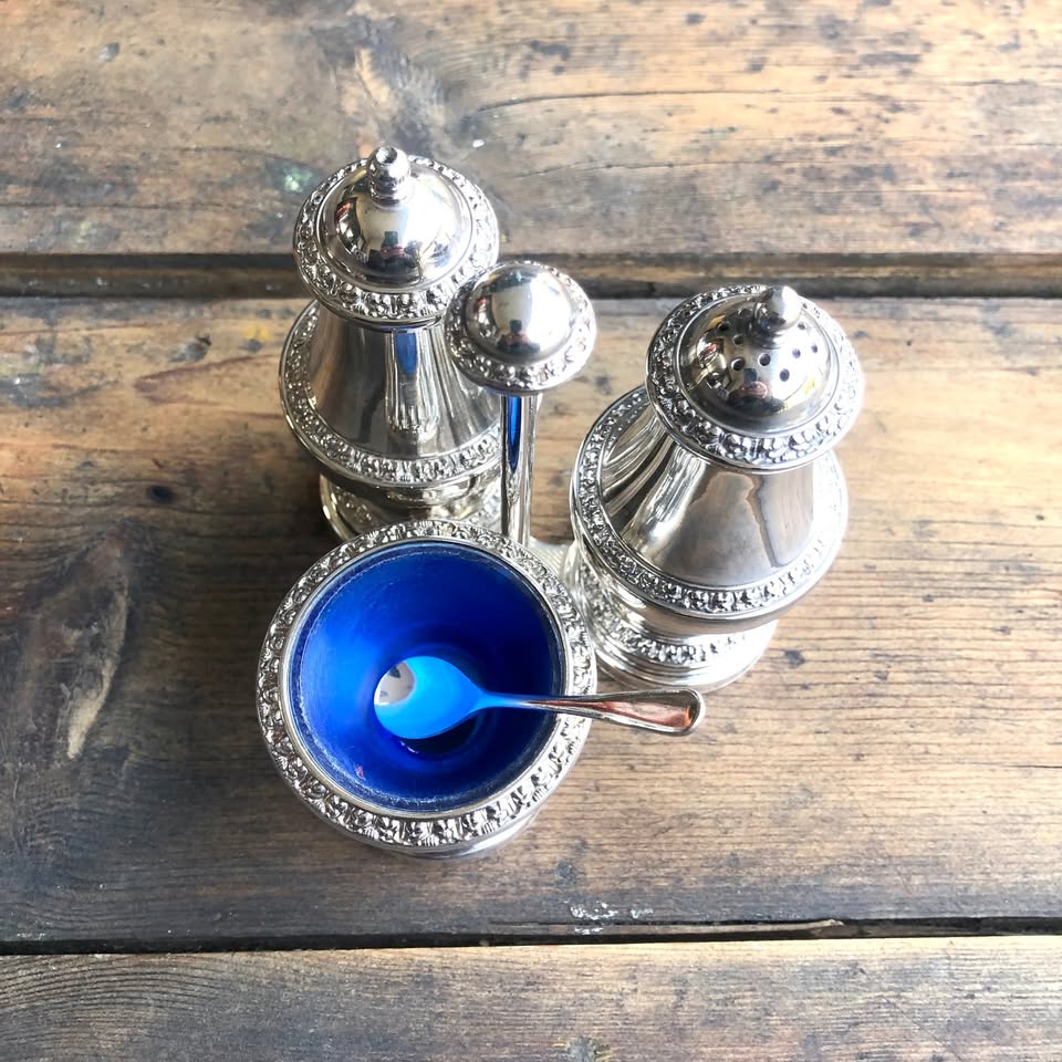 For Sale: Vintage English Silver-Plated Ianthe Condiment Set – Complete Elegance! ✨
