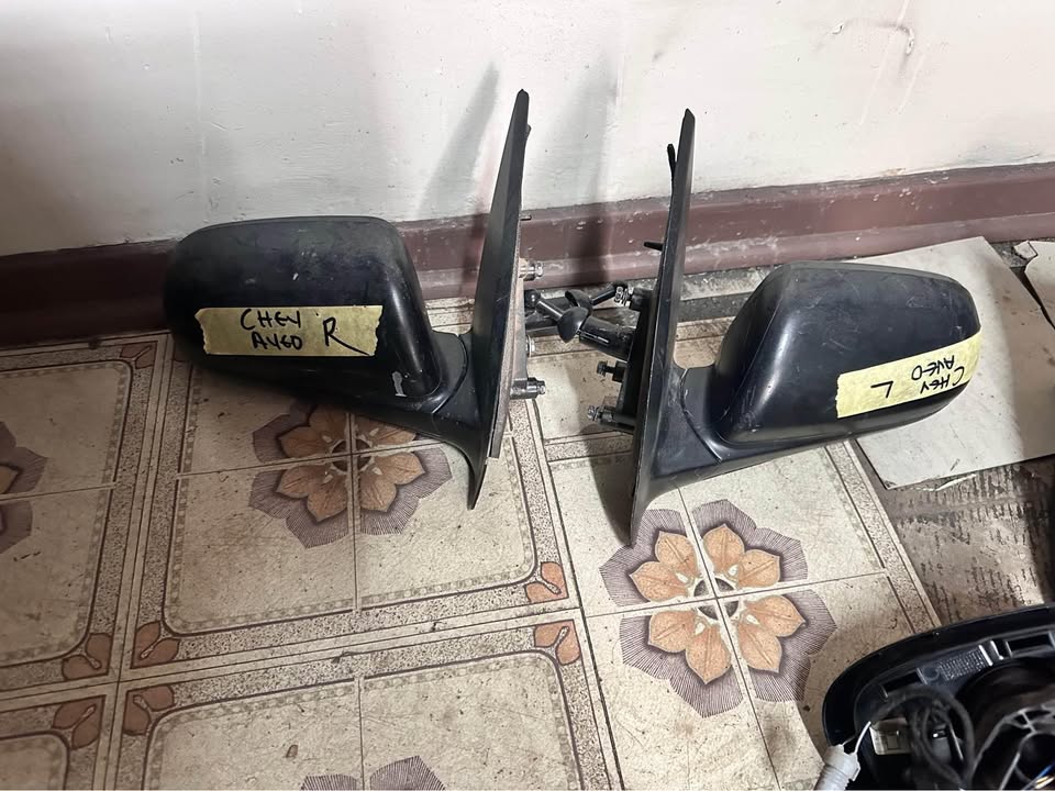 Chevrolet Aveo left and right side mirror - Private Seller Chevrolet Aveo left and right side mirror - Private Seller