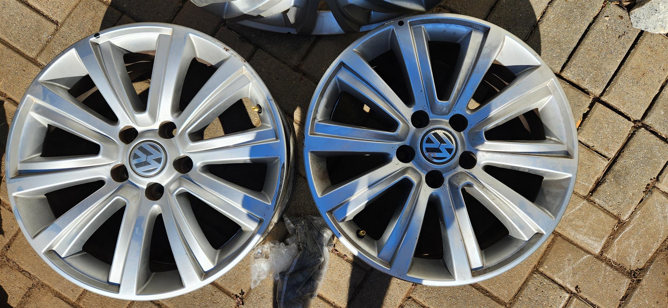 VW Amarok Mags. Original 18" 5 hole. Very good condition. - Private Seller