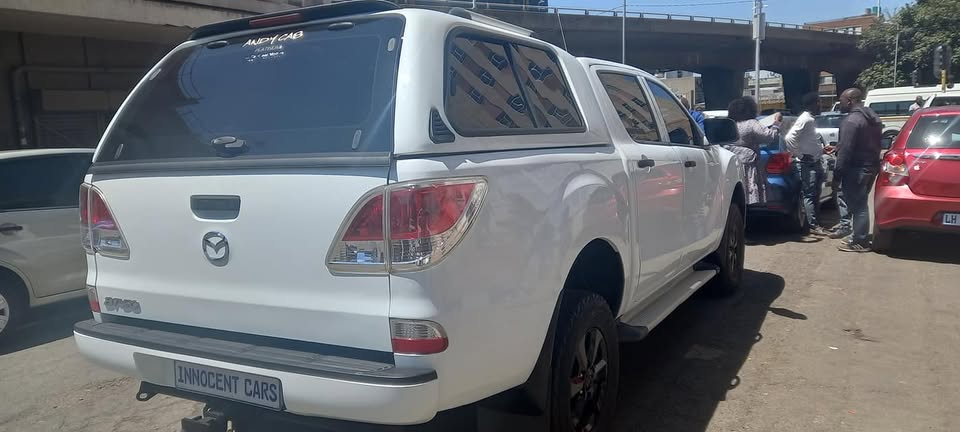 2014 MAZDA BT 50 2.5 PETROL, MANUAL TRANSMISSION, WHITE COLOUR, MILEAGE