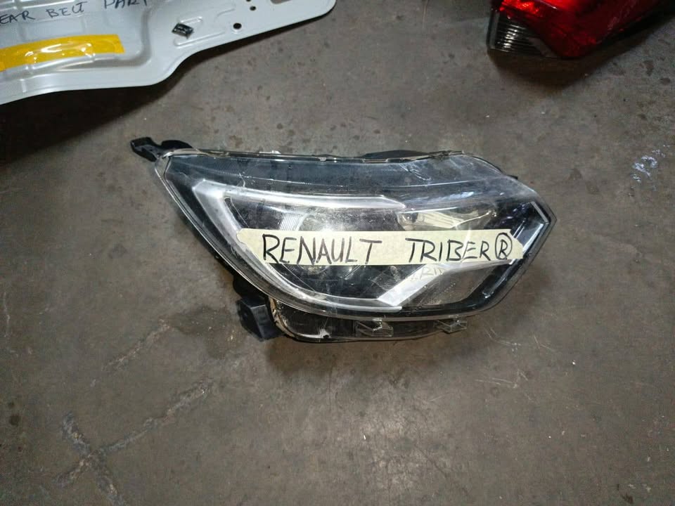 Renault triber rightside Headlight - Private Seller Renault triber rightside Headlight - Private Seller