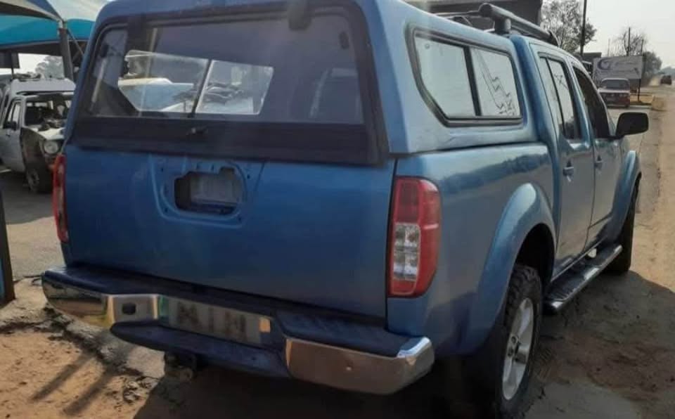 Nissan Navara 4.0 v6 STRIPPING FOR SPARES Call or whatsapp   or