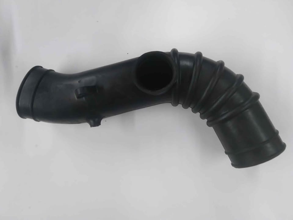 NEW TOYOTA CAMRY INTAKE PIPE 1992-2002. - Private Seller