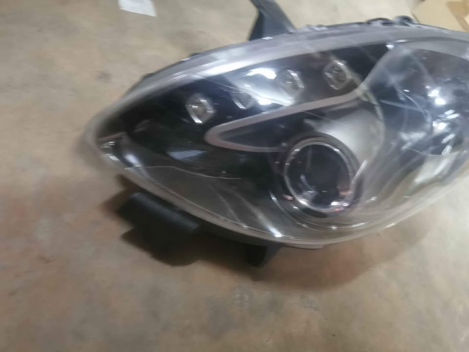Alfa Romeo Giulietta left headlight - Private Seller Alfa Romeo Giulietta left headlight - Private Seller