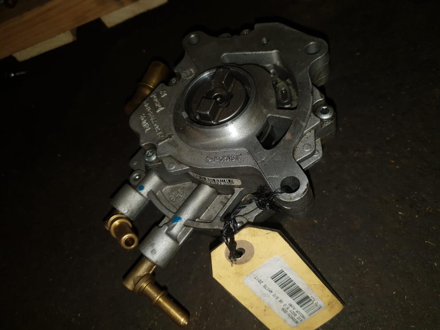 2010 Range Rover Big Body 5.0 V8 S/C Original Vacuum Pump For Sale - Private Seller 2010 Range Rover Big Body 5.0 V8 S/C Original Vacuum Pump For Sale - Private Seller