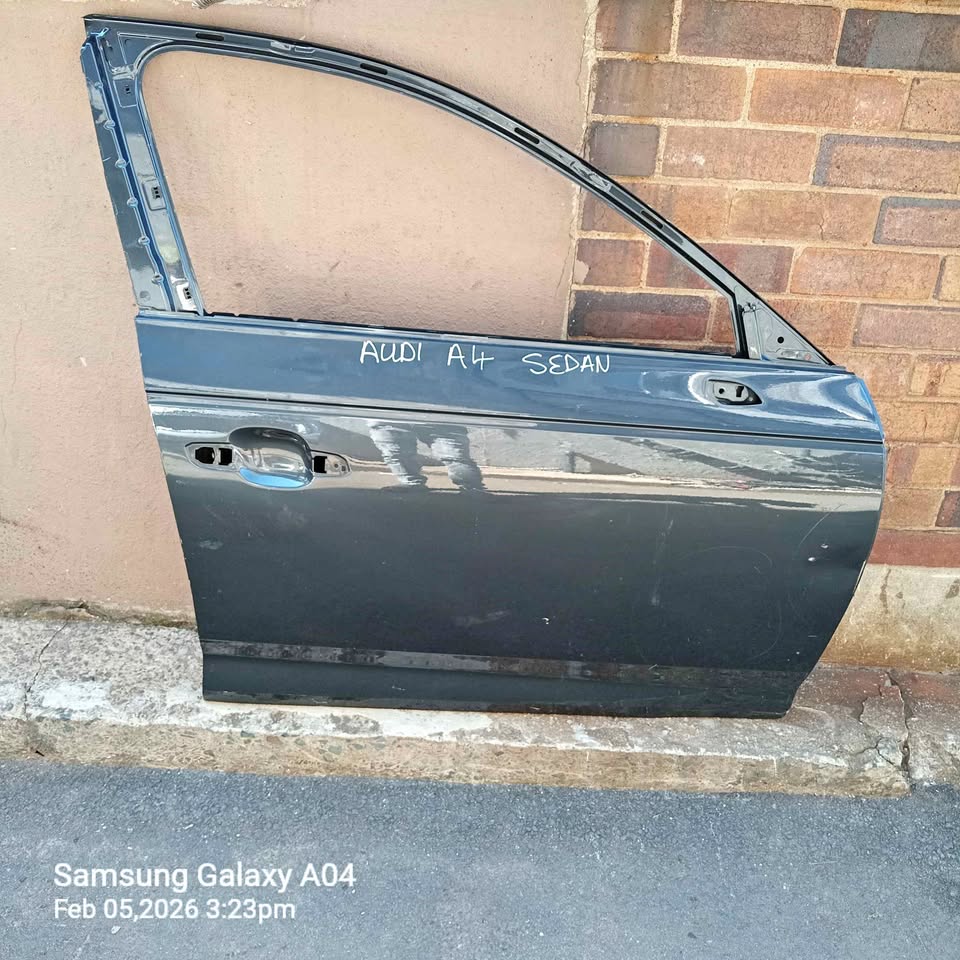 AUDI A4 SEDAN FRONT DOOR RIGHT SIDE - Private Seller AUDI A4 SEDAN FRONT DOOR RIGHT SIDE - Private Seller