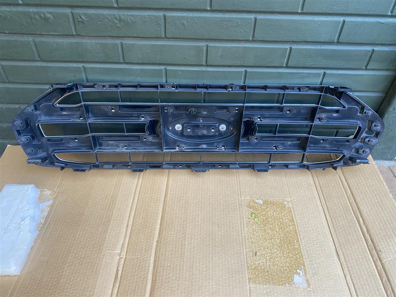 2018 FORD EVEREST RADIATOR GRILLE FOR SALE. IN PRISTINE CONDITION - Private Seller 2018 FORD EVEREST RADIATOR GRILLE FOR SALE. IN PRISTINE CONDITION - Private Seller