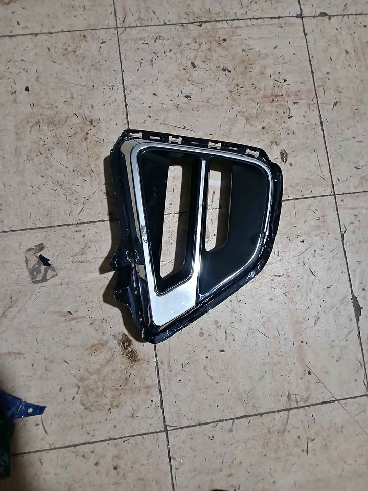 Chery tiggo 4 foglight cover - Private Seller Chery tiggo 4 foglight cover - Private Seller