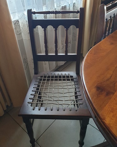 VOLKWYN 1900'S DINNING ROOM SET. 1 TABLE 8 X CHAIRS AND 2 CARVERS