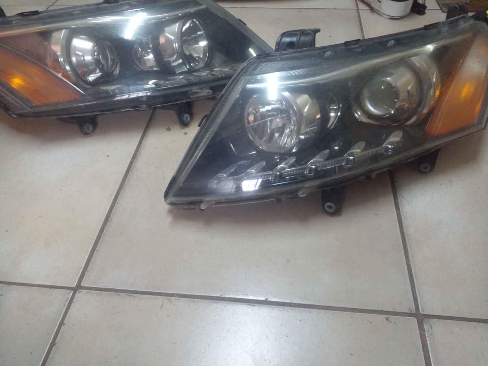 Mahindra xuv500 Headlight - Private Seller
