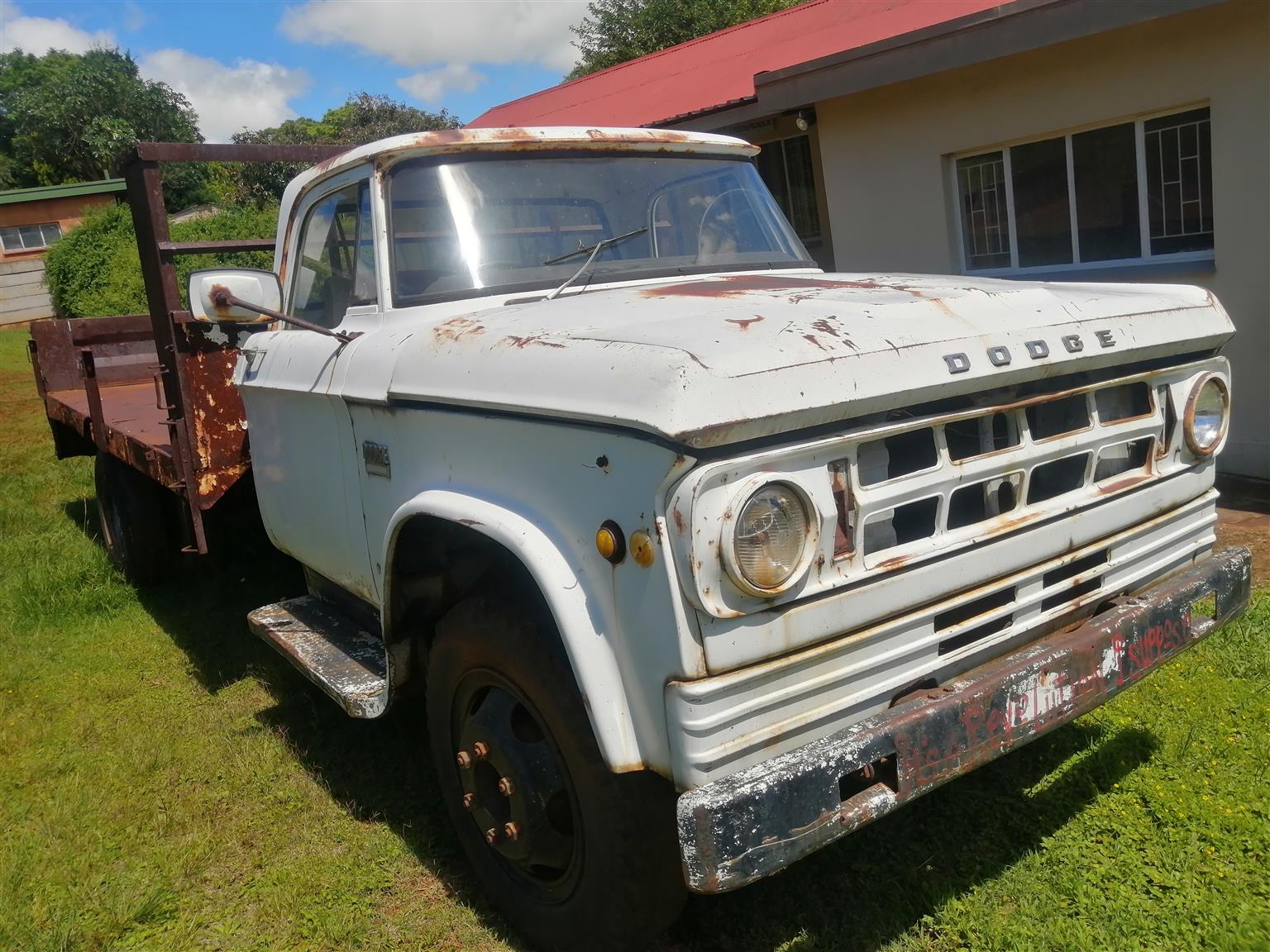 Dodge D500 Dually 