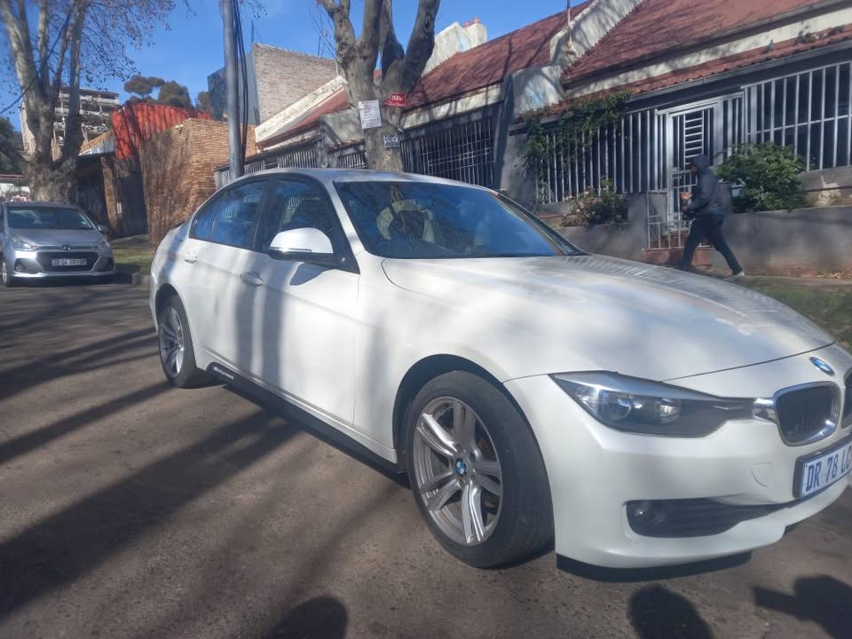 2015 BMW 3series 318i F30 Petrol, Automatic, White, Leather seats Reverse sensors,