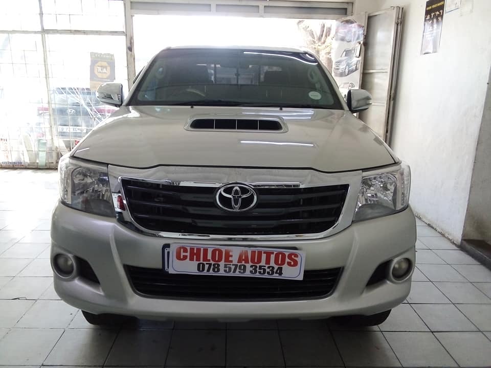 2014 TOYOTA HILUX 3.0 D4D LEGEND 45  DOUBLE CAB MANUAL 4X2 GOLD
