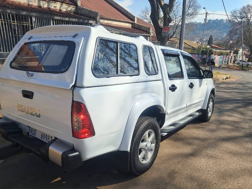 Isuzu Kb250 DTEQ Canopy 2012