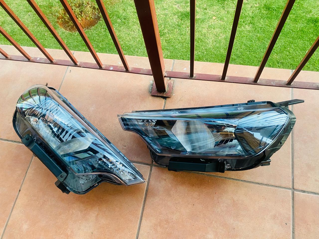 Kia sonet left and right headlight for sale OEM - Private Seller Kia sonet left and right headlight for sale OEM - Private Seller