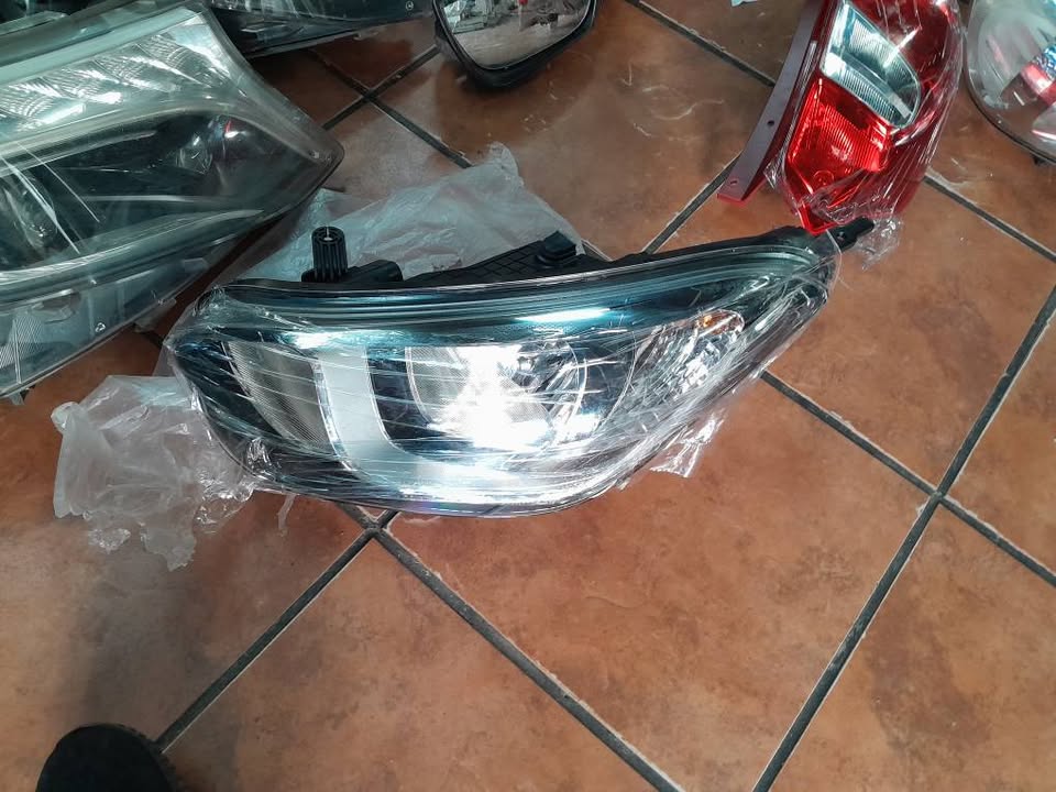 Hyundai i Headlight Insurance clean - Private Seller Hyundai i Headlight Insurance clean - Private Seller