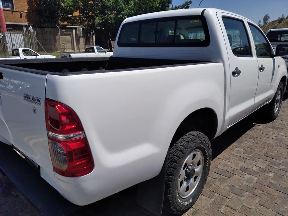 Used 2013 Toyota Hilux 2.4GD-6 double cab 4x4 Raider auto - Private Seller Used 2013 Toyota Hilux 2.4GD-6 double cab 4x4 Raider auto - Private Seller