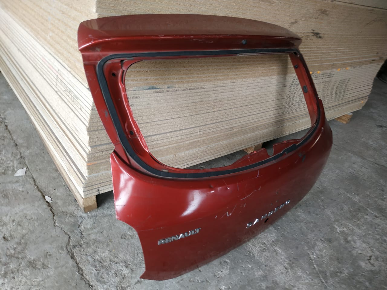 Renault Sandero Stepway tailgate shell for sale - Private Seller Renault Sandero Stepway tailgate shell for sale - Private Seller