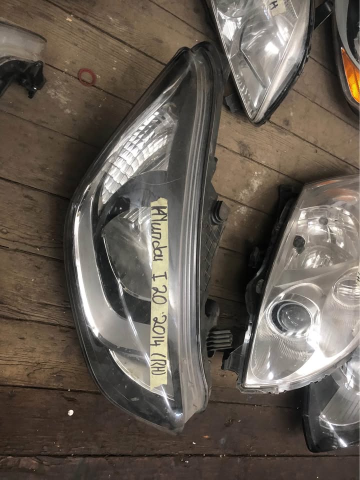 Hyundai i20 2014 Right Headlight - Private Seller Hyundai i20 2014 Right Headlight - Private Seller