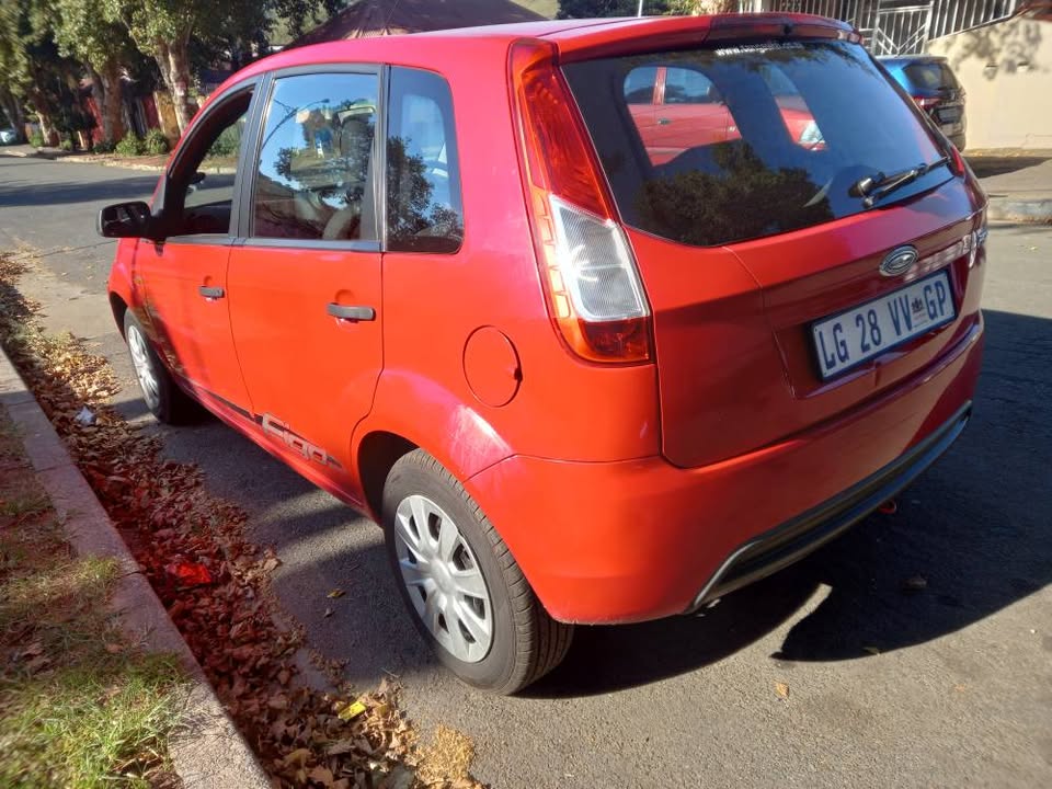 2014 FORD FIGO HATCHBACK, ENG 1.4 PETROL, MANUAL TRANSMISSION, RED COLOR, MILEAGE K