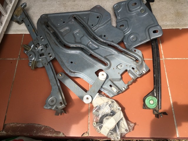 Peugeot 206 cc windows panel mécanisme and windows electric motors passenger sid - Private Seller Peugeot 206 cc windows panel mécanisme and windows electric motors passenger sid - Private Seller